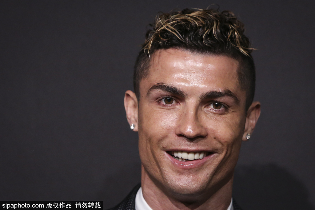 格拉斯纳：我没考虑自己的未来，比赛太多没时间谈续约（格拉斯纳：赛程密集无暇谈续约，未来尚未考虑）