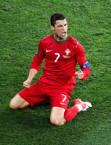 石川佳纯恨嫁宣言：很想三年内结婚 喜欢打高尔夫最近在学中国烹饪（石川佳纯谈近况：希望三年内结婚，热爱高尔夫，正学习中式烹饪）