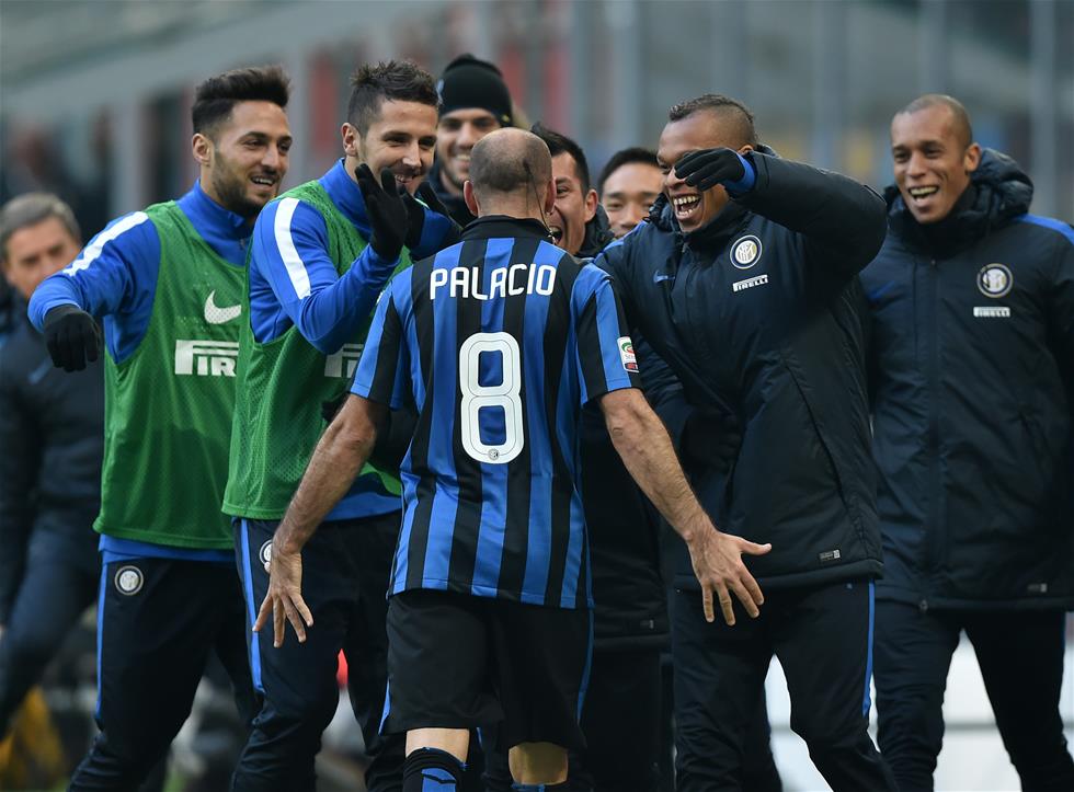 FM26逆天Bug，外场球员“闪现”至门前挡出对方主罚的点球（FM26爆出离谱Bug：外场球员瞬移到门前封堵对方点球）