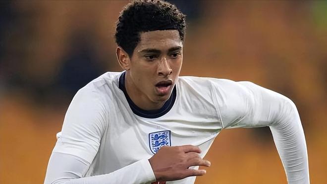 加比亚抱怨对手拖延时间，主裁：补时给了，你们想要15分钟吗（加比亚不满对手拖延，主裁回应：补时已给，还想要15分钟？）