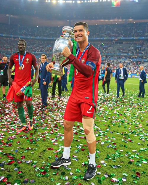 杜普兰蒂斯、特博戈两名巴黎奥运会金牌得主为摩纳哥vs巴黎开球