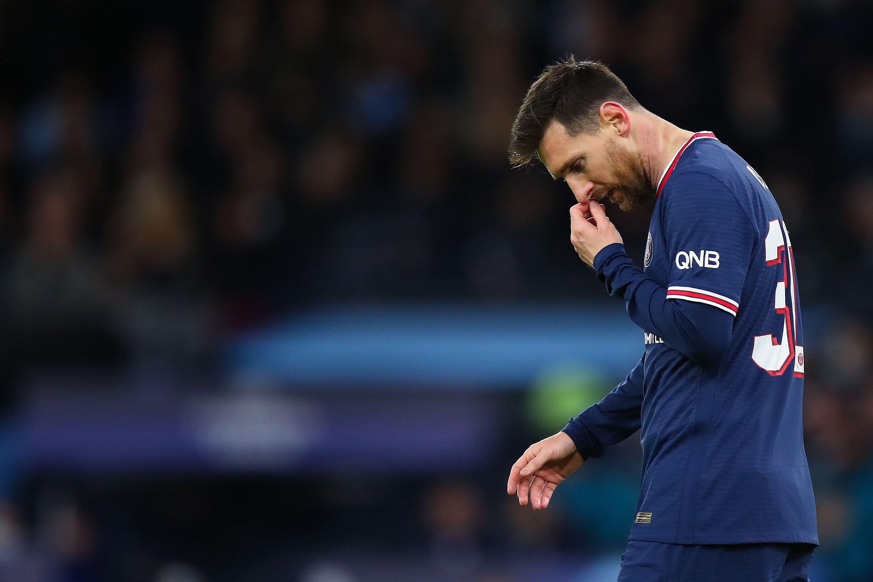 欧文突破防守造成杀伤球成功（欧文强突撕裂防线，造犯规并打成）