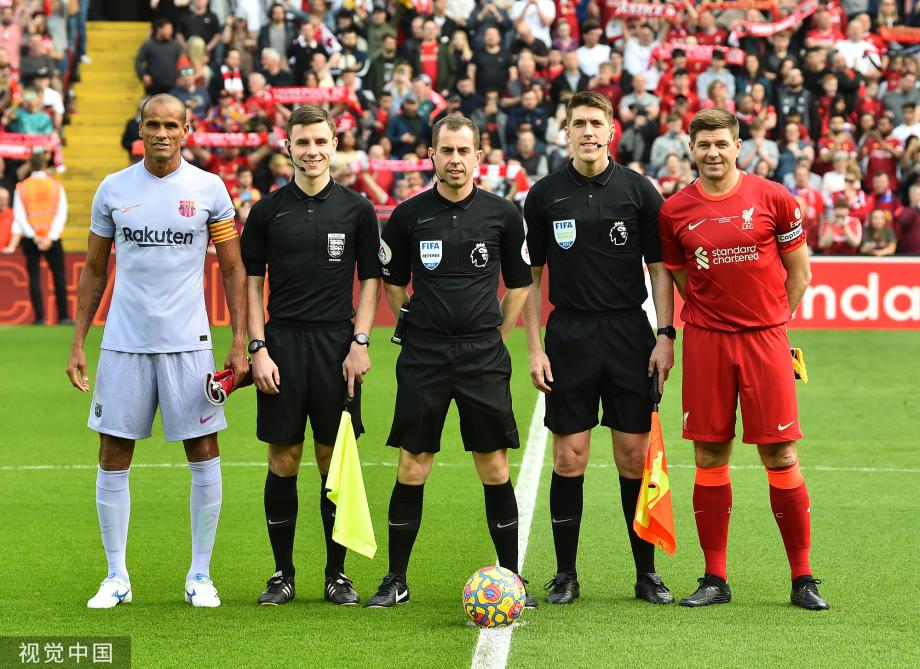 用冠军告别！雷速海报：布斯克茨&阿尔巴完成最后一舞，正式退役（以冠军谢幕！雷速海报：布斯克茨与阿尔巴上演最后一舞，正式挂靴）