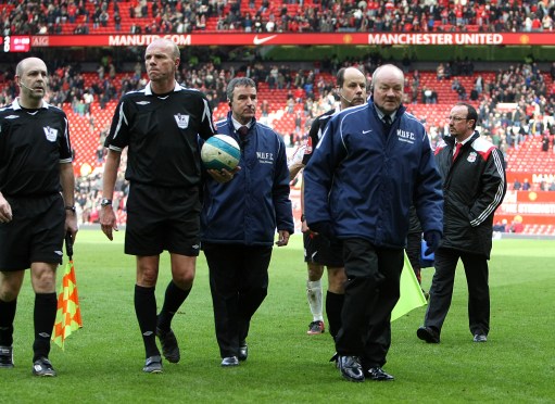 法兰克福vs沃尔夫斯堡：格策、堂安律首发，埃里克森、马耶尔出战（法兰克福对决沃尔夫斯堡：格策、堂安律先发，埃里克森、马耶尔披挂出战）