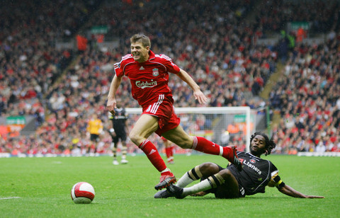 如何提升足球场上的无球跑动？（如何增强足球场上的无球跑动能力？）