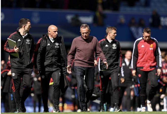 足球世界杯亚洲区最新赛事分析（足球世界杯亚洲区最新赛况解析）