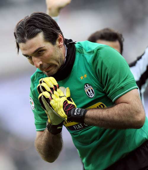 多特铁血意志感动球迷（多特顽强斗志打动球迷）