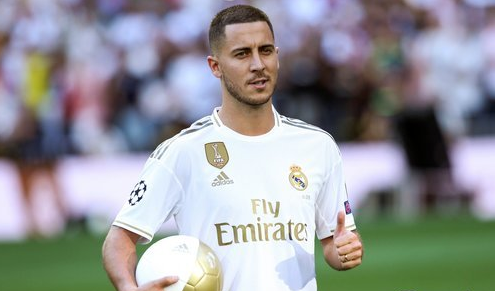 官方：巴塞罗那竞技后卫法雷右膝韧带损伤，将缺阵三到四个月（官宣：巴塞罗那竞技后卫法雷右膝韧带受损，预计伤缺3至4个月）