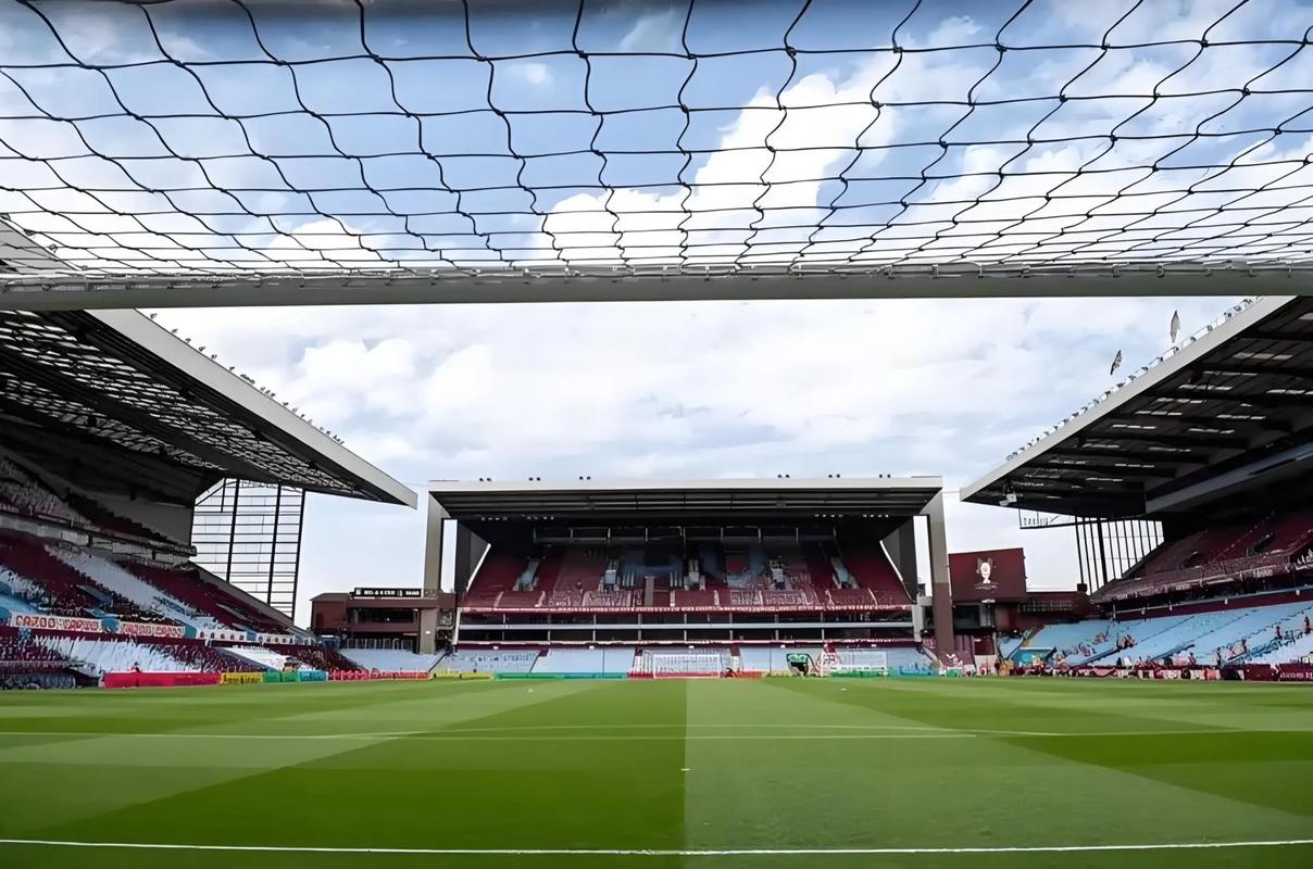 莱切vs都灵：班达、法尔科内首发，切-亚当斯、弗拉希奇出战（莱切战都灵：班达、法尔科内先发，弗拉希奇与切-亚当斯登场）