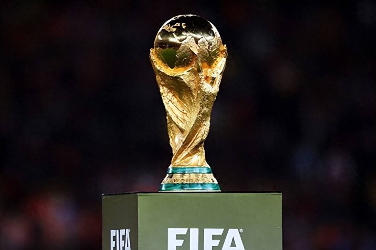 卡雷拉斯：我的位置是左边卫，但能适应教练在任何时候的要求（卡雷拉斯：主打左边卫，随时适应教练安排）