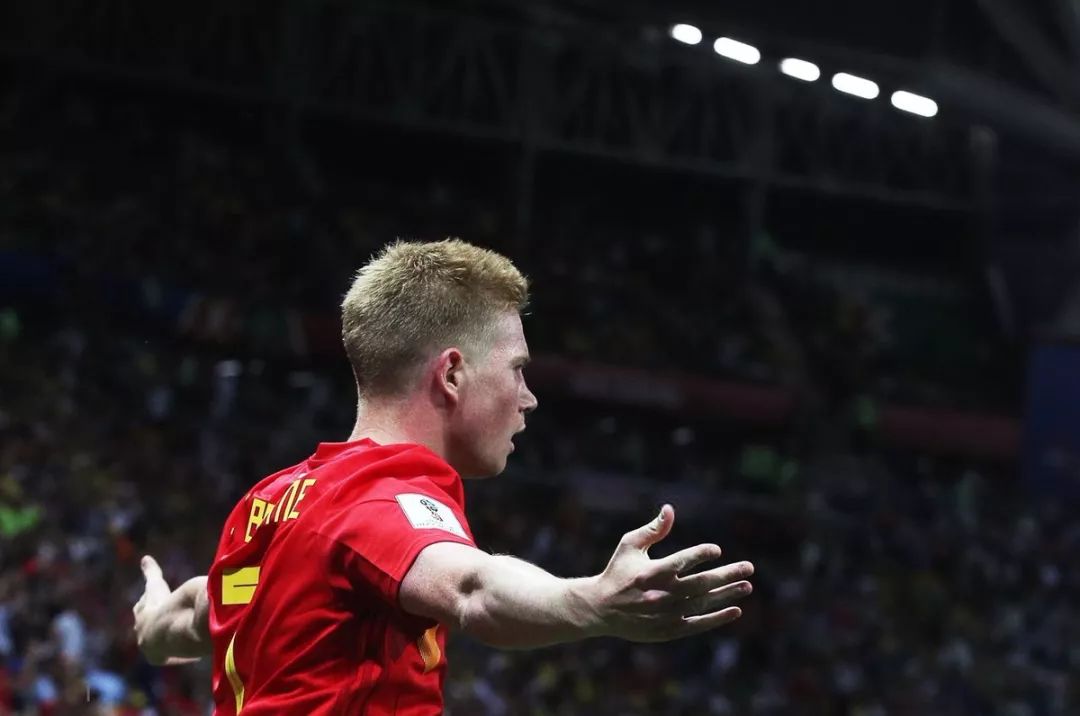 足球俱乐部财务与引援策略分析（足球俱乐部财务运作与转会策略研究）